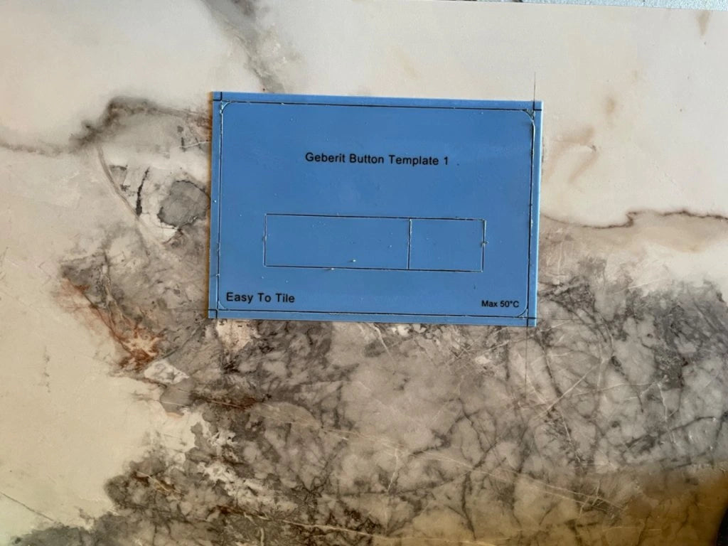 Скрытая панель смыва для унитаза EasyToTile – Geberit Sigma с синим основанием (вырез 3-в-1)