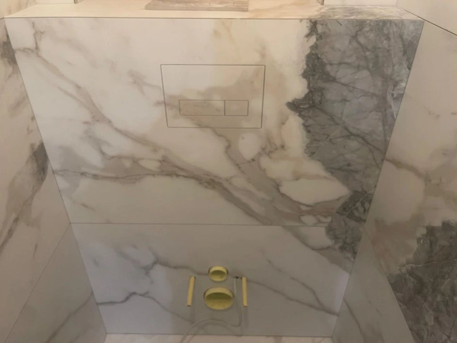 Скрытая панель смыва для унитаза EasyToTile – Geberit Sigma с синим основанием (вырез 3-в-1)